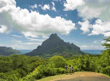 View from Belvédère Opunohu © Grégoire Le Bacon