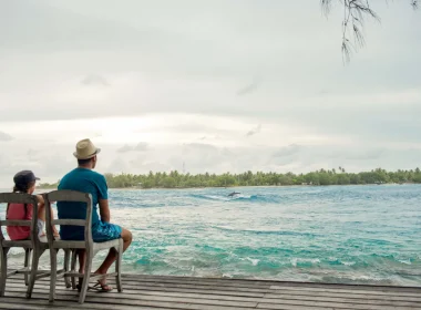 Dolphin watching at Rangiroa © Hélène Havard