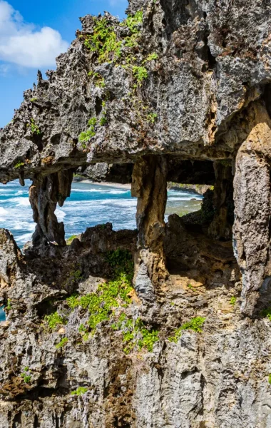 Ana Taupe_e cave in Rurutu ©_Michael Runkel