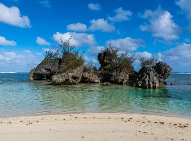One Month to Explore<br><i>The Islands of Tahiti</i>” width=”380″ height=”280″>    </picture>
                                                                                    </div>
                                                </div>
                    <div class=