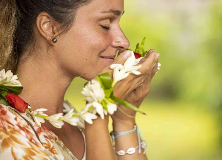 Huahine flower wreath © Grégoire Le Bacon