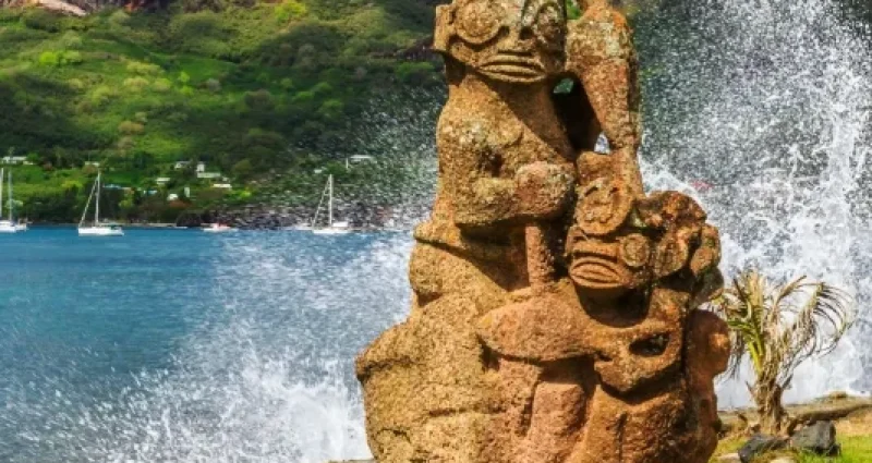 Les fameux tikis de Marquises © Tahiti Tourisme