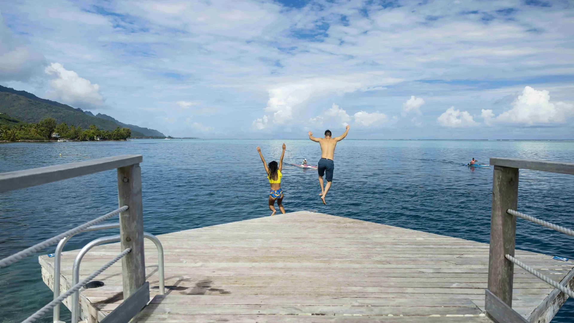 Jumping into the water _©_Grégoire Le Bacon