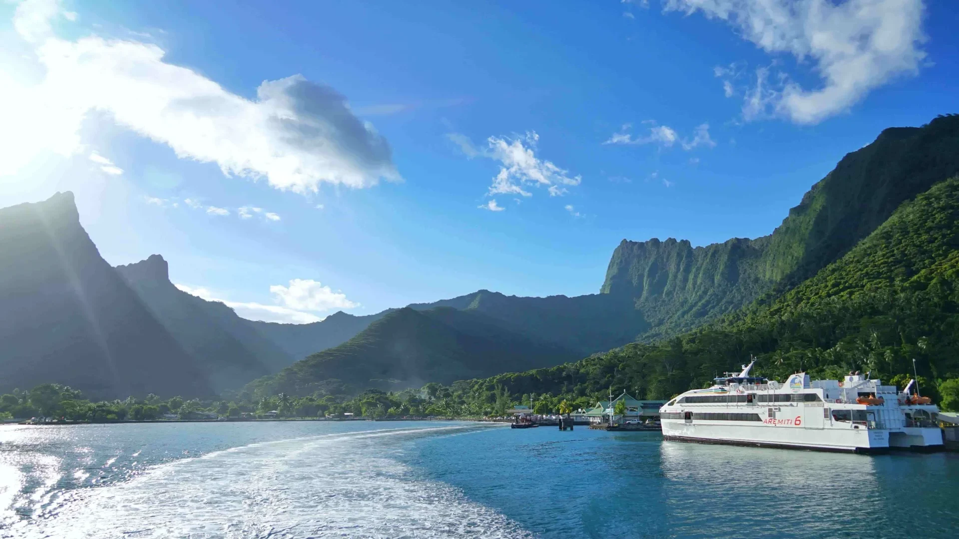 Port of Moorea_© Lei Tao