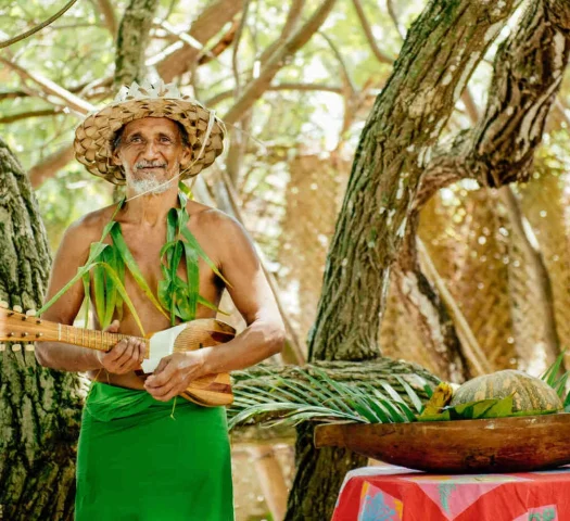 Player with his Ukulele from Moorea © Hélène Havard