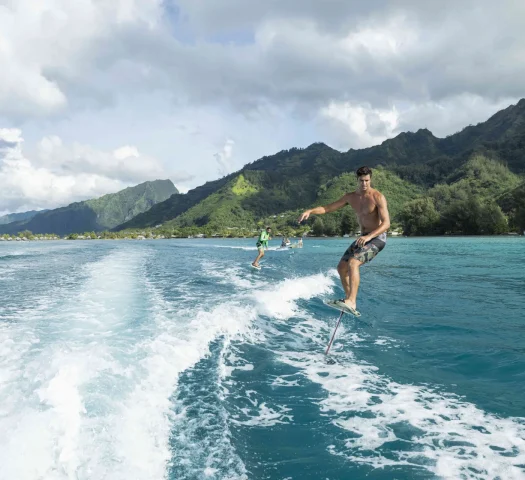 Foiling in Moorea © Grégoire Le Bacon