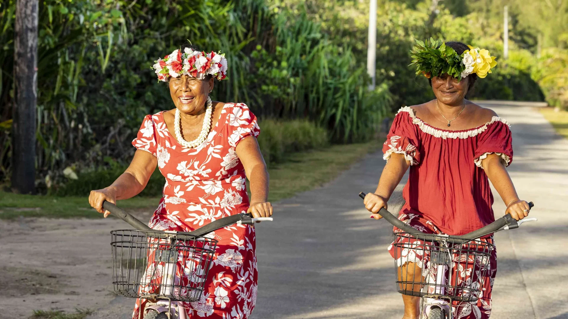 Cycling in Raivavae © Grégoire Le Bacon