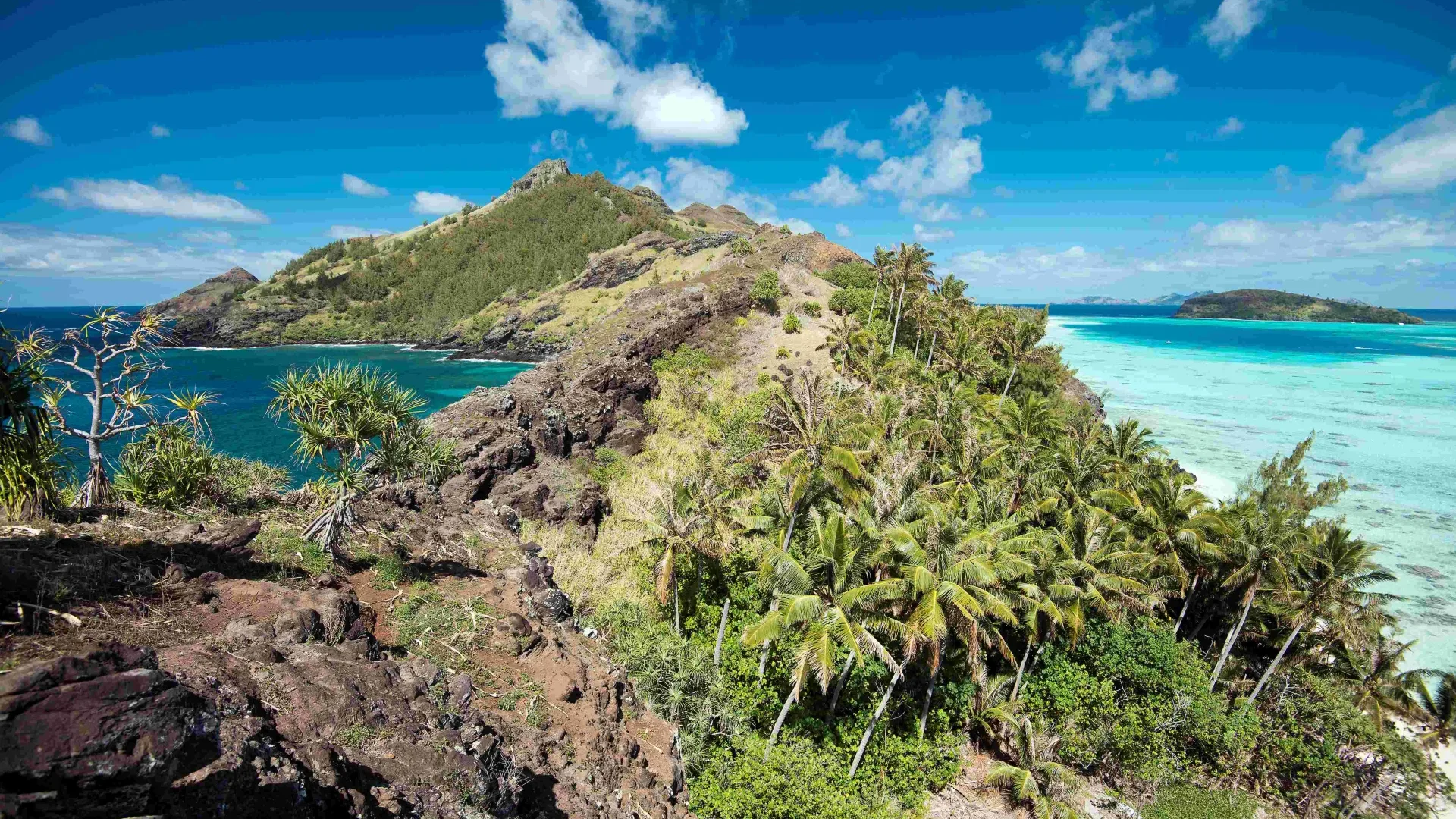 Akamaru island in the Gambier Islands © Philippe Bacchet