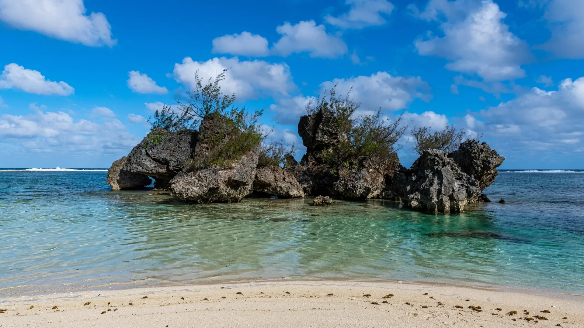 Naairoa beach, Rurutu©_Michael Runkel
