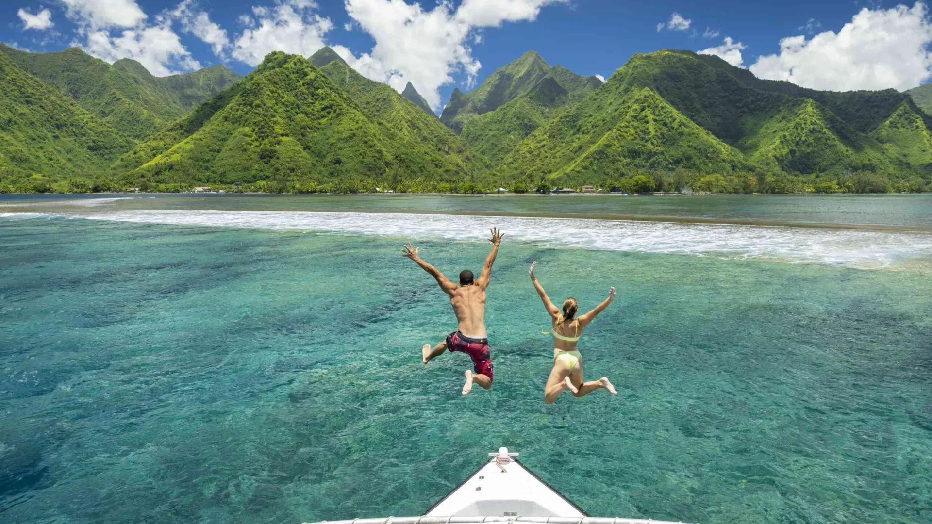Tahiti iti seen from the sea © Grégoire Le Bacon