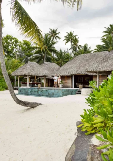 Couple at the Bora Bora by Pearl Resort with white sand beach © Grégoire Le Bacon