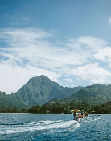 Vue sur Moorea depuis le lagon © Myles McGuinness