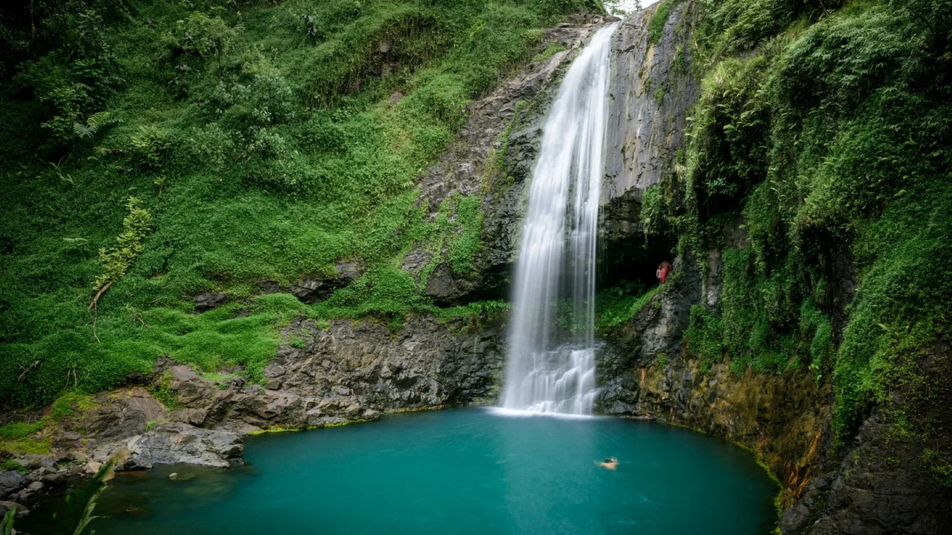 Maroto waterfall © Myles McGuinness