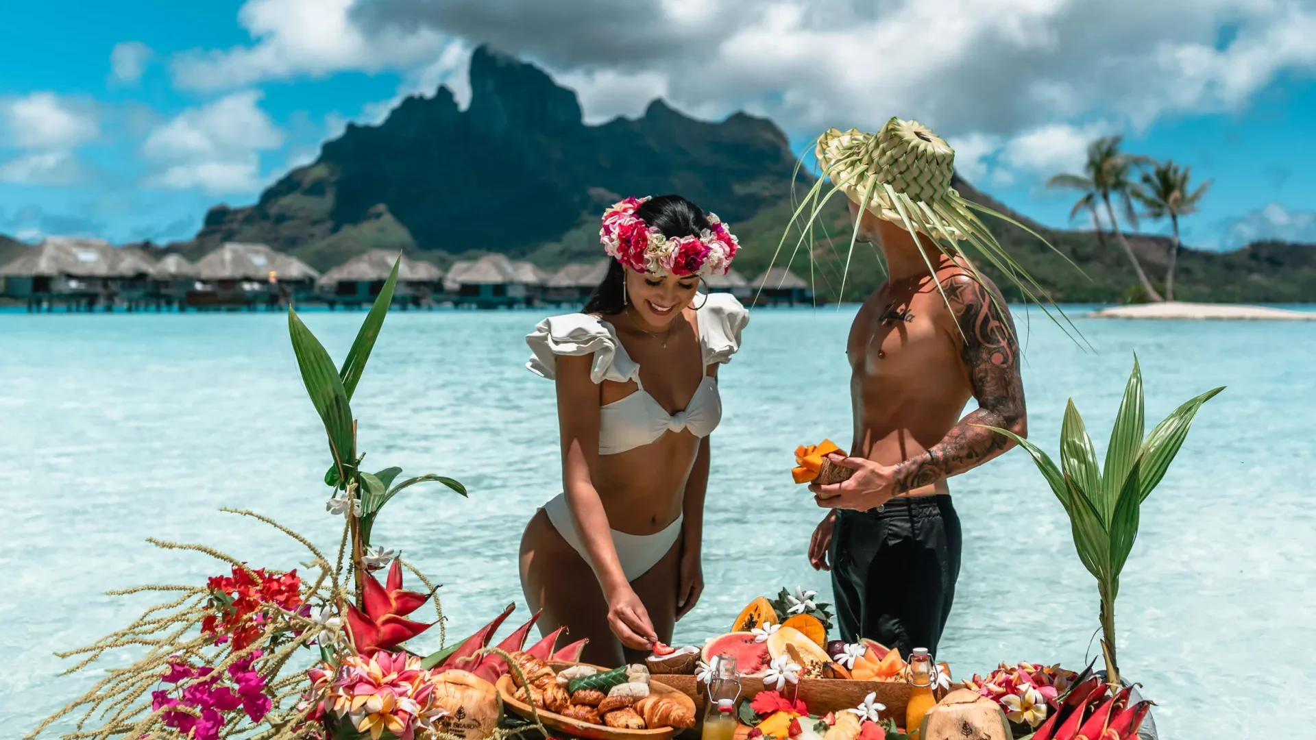 Breakfast on your honeymoon in Bora Bora © Jeremy Austiin